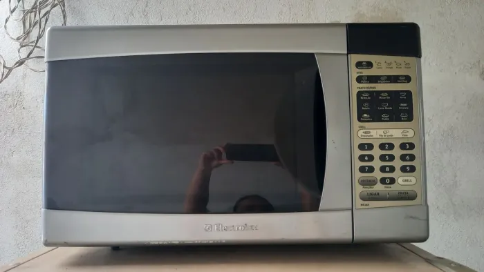 Vendo um micro-ondas com grill 