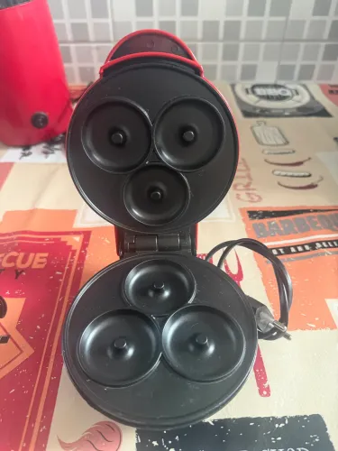 Mini Máquina de Donuts Elétrica 3 Rosquinhas Vermelha Antiaderente