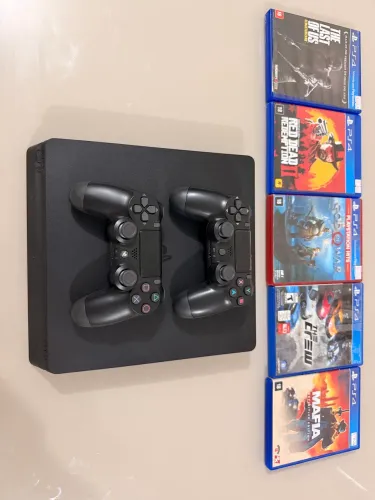 PS4 Slim 500GB + 2 Controles + 5 Jogos Originais
