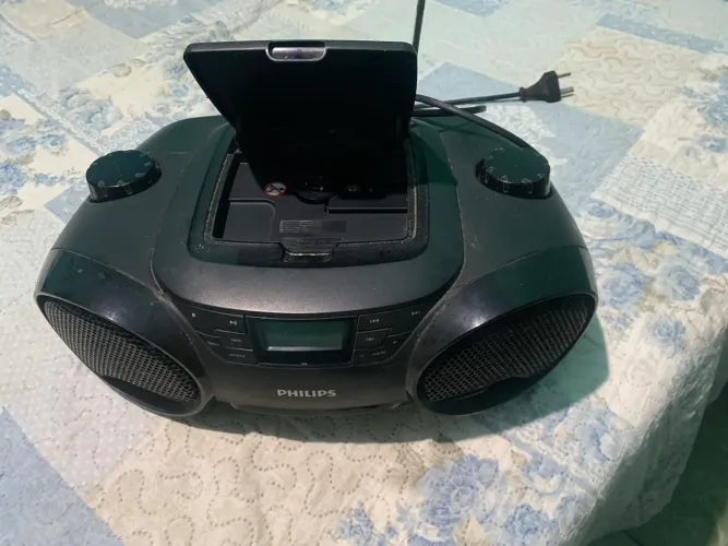 Vendo microsystem marca Philips original, pega radio, CD, entrada USB.
