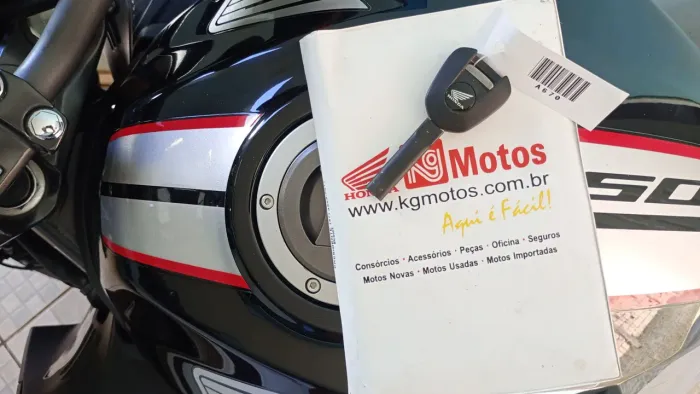 Vendo CB 650F impecável.