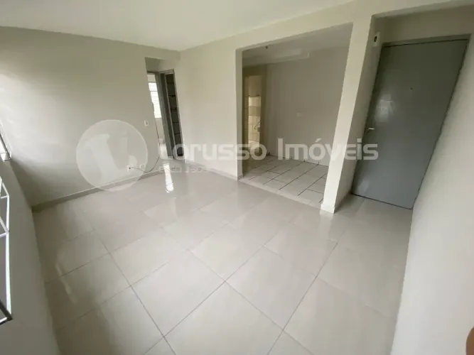 Imóvel para aluguel possui 36 metros quadrados com 2 quartos em Capão da Imbuia - Curitiba