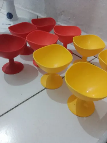 Taça de plástico