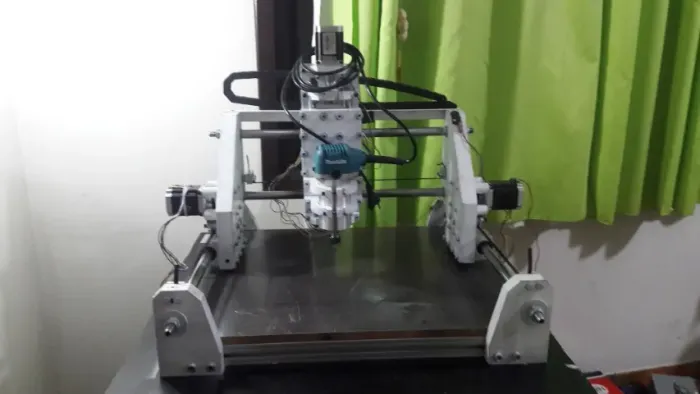 cnc router caseira com vários motores eletrônicos e acessórios 700,00