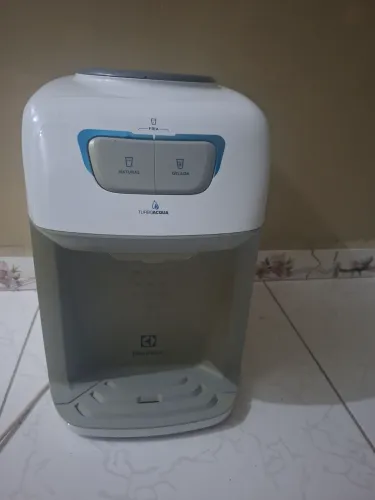 Vende-se Bebedouro ( ELECTROLUX ).
