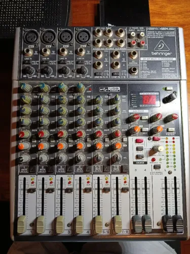 Mesa De Som Behringer Xenyx 1204 USB