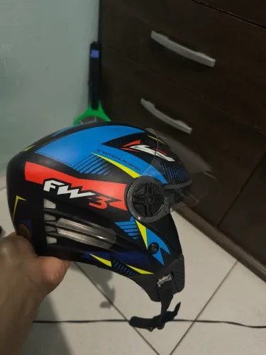 Capacete aberto