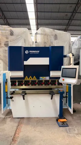 Dobradeira CN 1600x40 toneladas 