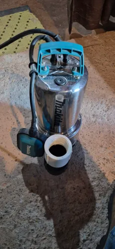 Bomba nova, com mangueira flexível, 220v.