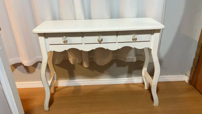Mesa de madeira ( não é MDF )