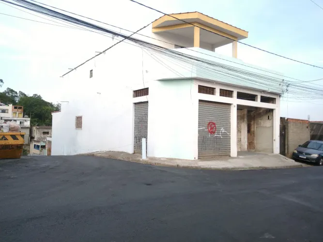Aluga se um salão de Esquina