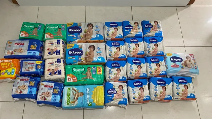 ? VENDO LOTE DE FRALDAS TAMANHO M - TODAS NOVAS E LACRADAS! ?