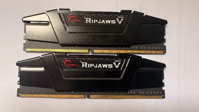 Kit Memória RAM G.Skill Ripjaws V 16GB (2x8GB) DDR4 3200MHz CL16