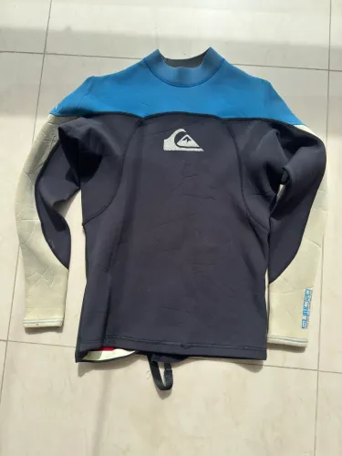 Vendo jaqueta de neoprene manga longa Quiksilver