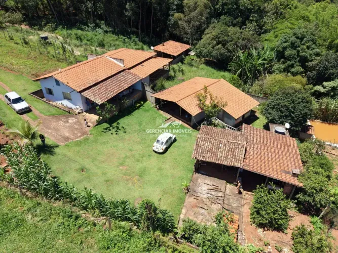 Chácara 3.000m² com 03 quartos , córrego , mina , energia e terras de cultura em Rio Manso