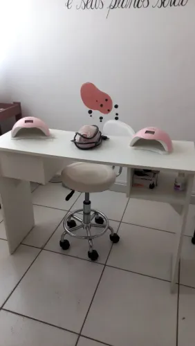 Material e móveis de unhas