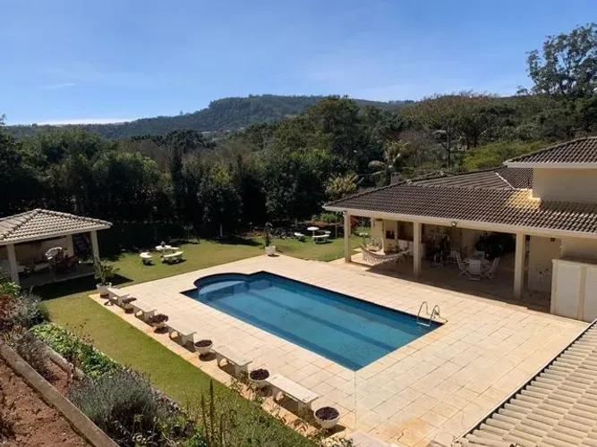 Casa em Condomínio com 4 Quarto(s) e 5 banheiro(s) para Alugar, 400 m² por R$ 14444 / Mês