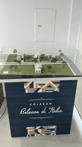 Maquete Arquitetônica Profissional de Condomínio com LED, Base e Proteção em Acrílico