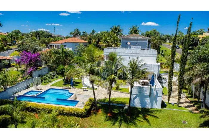 Luxuosa Casa no Park Way com 6 Quartos e Piscina