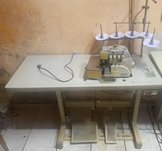 Vendo máquina de costura Interlock Singer