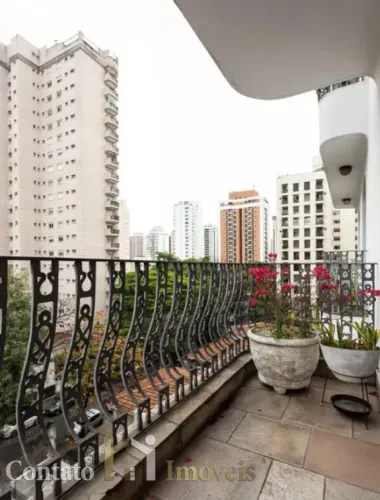 Apartamento a venda em moema com 250m², 4 dormitórios sendo 2 suítes e 3 vagas