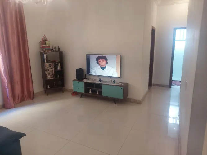  Diária de vaga de quarto. Obs: Só mulheres.