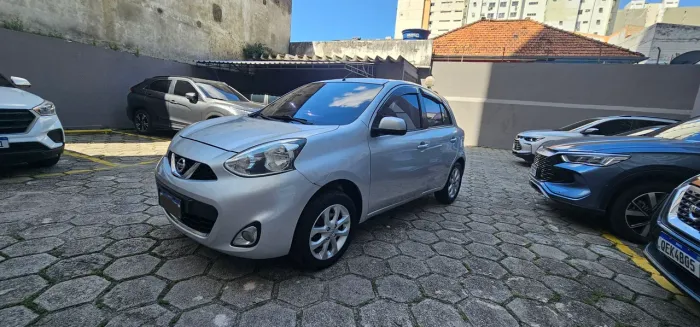 Nissan March SV 1.0 12V Flex 5P 2015