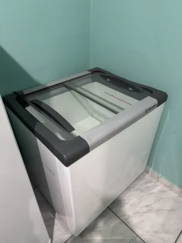 Freezer metal frio 180 litros impecável