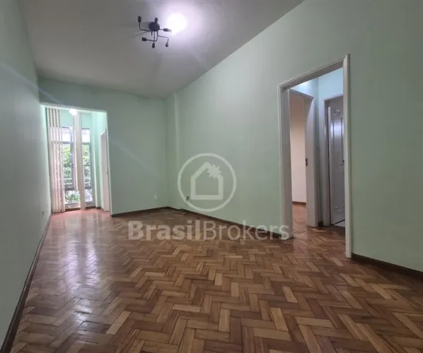 Apartamento com 2 quartos à venda em localização privilegiada em Copacabana.