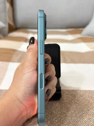 Vendo Iphone 16 cor azul 128GB 1 ano de usado