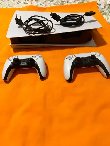 PS5 Com 2 controles e 7 jogos