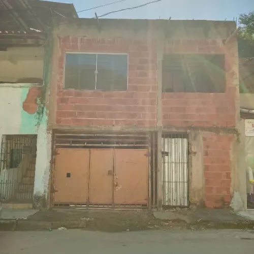 Vende-se casa em Coronel Fabric ( 2 casas no lote ,porém necessita de término de reforma )