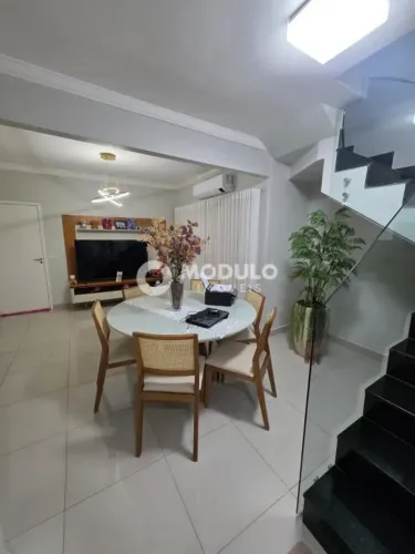 APARTAMENTO à venda, 4 quartos, 2 suítes, Santa Mônica - Uberlândia/MG