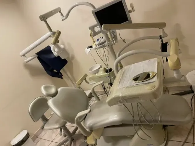 Cadeira Odontologica Gnatus Desmontando Clinica em Brasilia DF