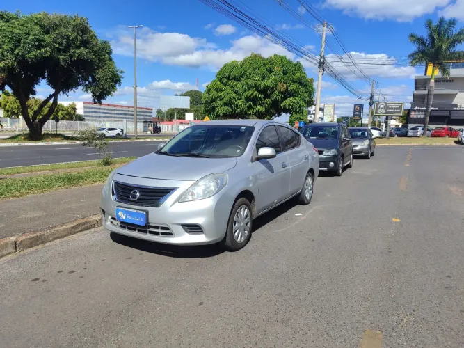 Nissan Versa SV 1.6 16V Flex Fuel 4P Mec. 2013