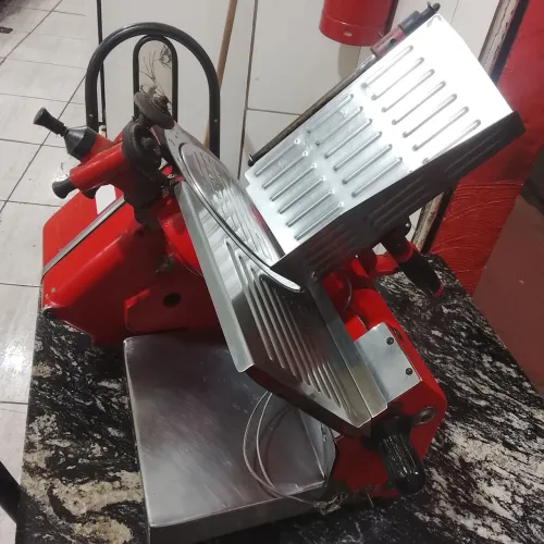 Máquina de fatiar é balança 