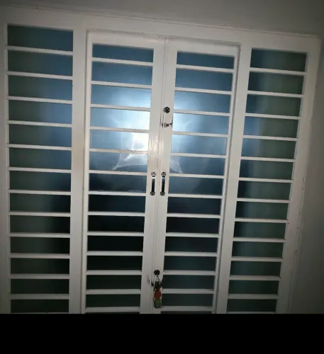 Porta de correr com vidro