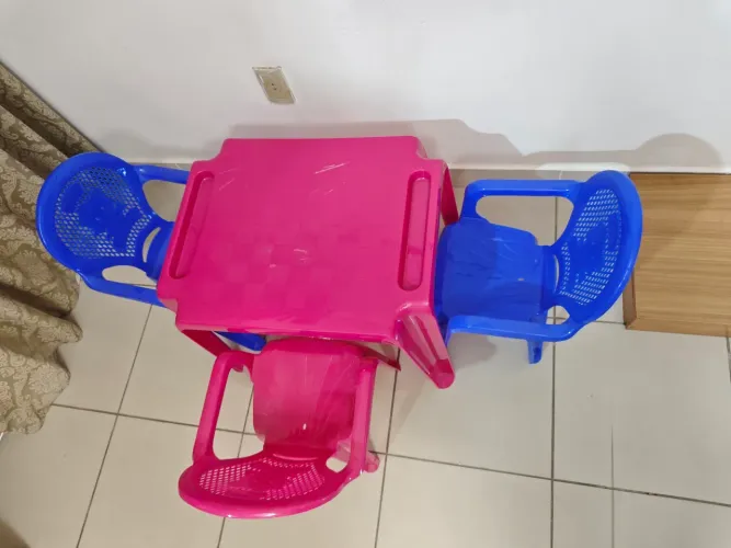 Conjunto de mesa kids Tramontina mesa + 3 cadeiras