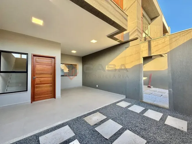 Casa duplex com 3 quartos, 3 suítes, 2 vagas 3 qts c/ suíte e quintal em Solar do Porto