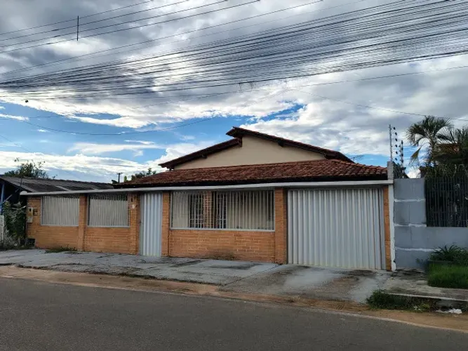 31 DE MARÇO CASA EM ÁREA COMERCIAL