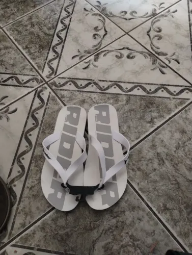 Vendo sandália tamanho 43