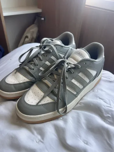 Tênis adidas casual comprado nos estados unidos 