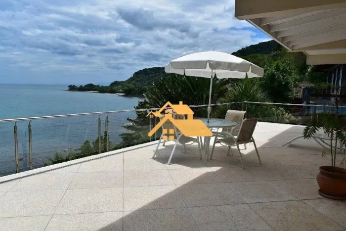 Casa em Condomínio com Vista para as Ilhas  4 Suítes (1 Master com Hidro e Sauna), Jacuzzi