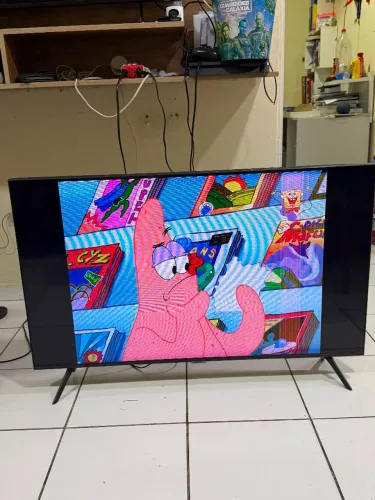 Vendo TV Samsung Crystal UHD 43? 4K, modelo UN43AU7700G.