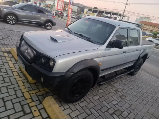 Mitsubishi L200 Outdoor HPE 2.5 4X4 CD T.dies. Aut. 2010