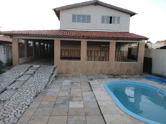 Casa de família (Primeiro Andar) com 05/4 quartos na Redinha
