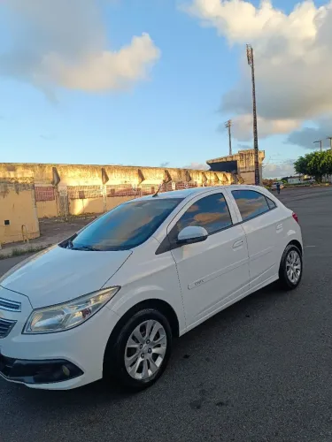 Chevrolet Onix Hatch LT 1.0 8V Flex Power Mec. 4P 2014