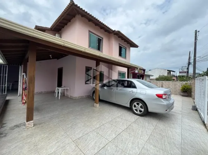 Casa com 3 quartos (1 suíte) - 180m² com piscina e espaço gourmet - Ingleses, Florianópoli