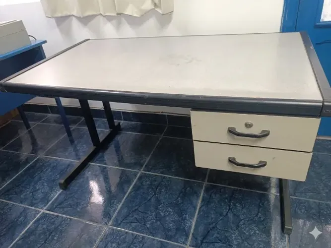 MESA MARCA ERITEX COM 2 GAVETAS MEDIDAS 125X80X70