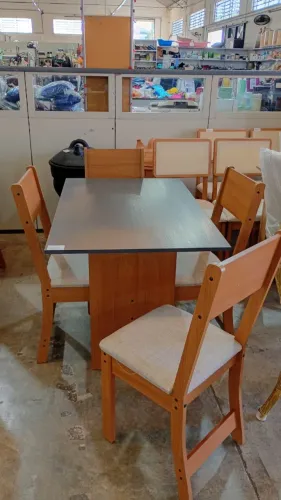 MESA NOVA 4 CADEIRAS 